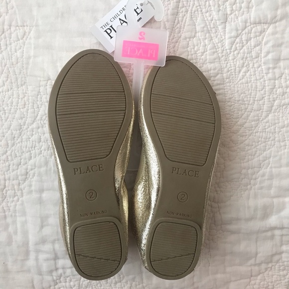 BNWT Girls Gold Slip On Shoes Size 2 - Picture 2 of 5